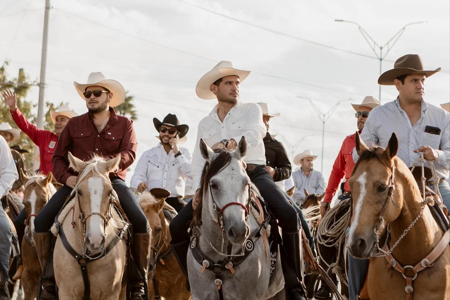 Matamoros fortalece sus tradiciones con gran cabalgata encabezada por el alcalde Beto Granados