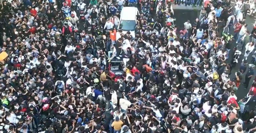Concentración Masiva de ‘Streamer’ en el Monumento a la Revolución Termina en Disturbios y 98 Motos Aseguradas