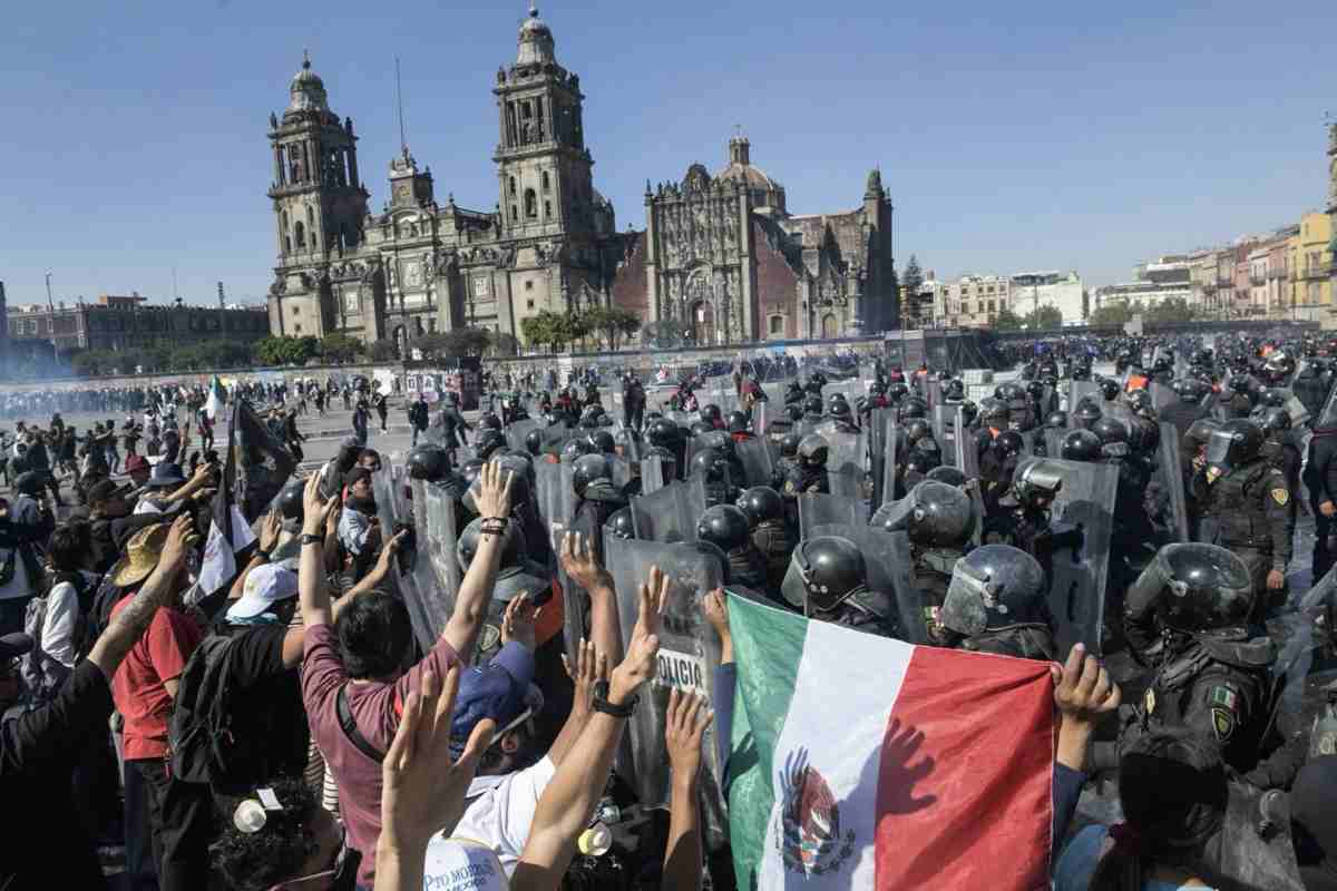 Suspende a Policías por Abuso en Marcha de la Generación Z en CDMX