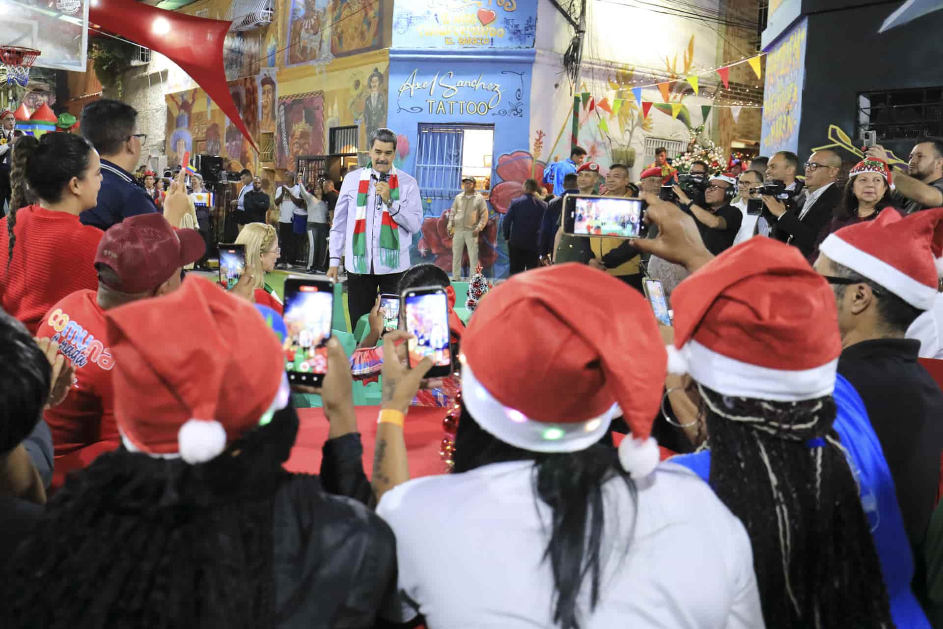 Navidad en Caracas: Maduro desafía a EE. UU. entre gaitas y rumbas en San Agustín