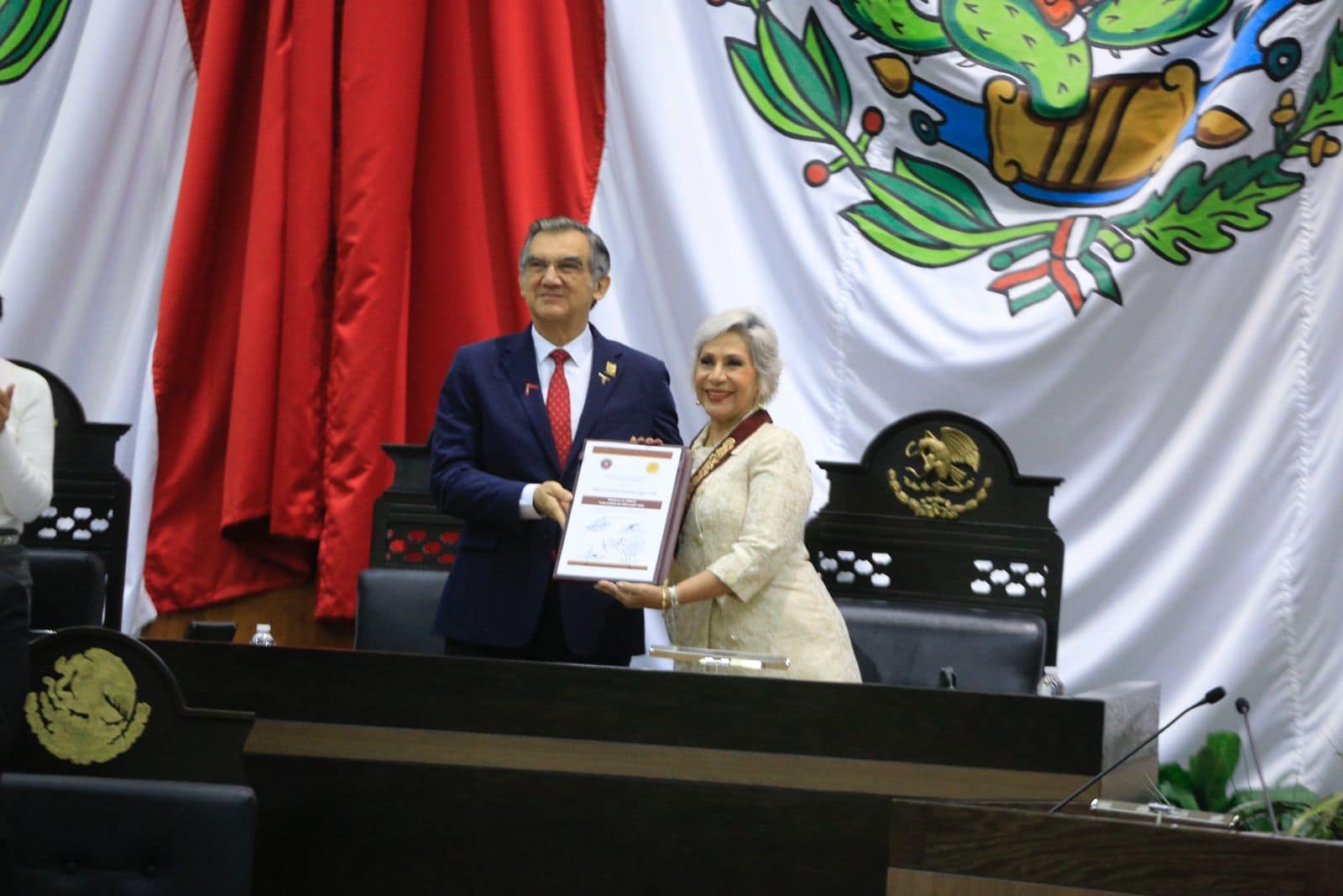 Entrega gobernador Medalla al Mérito “Luis García de Arellano” a Cecilia Imelda Lugo Cruz