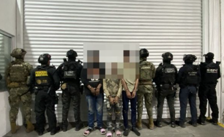 Marina detiene a siete personas, asegura armas y drogas en distintos operativos en Michoacán