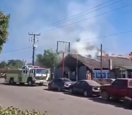 Explosiones e incendio tras ataque al Ayuntamiento de Escuinapa, Sinaloa