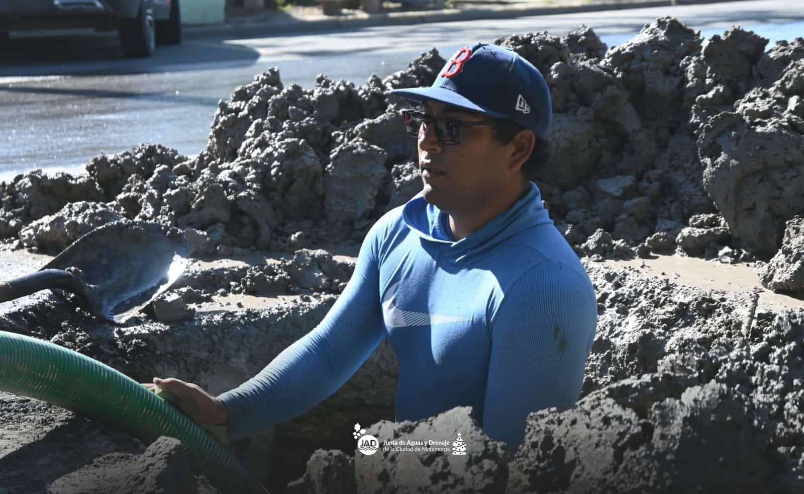 Repara Gobierno de Beto Granados fuga de agua en la colonia Moderna
