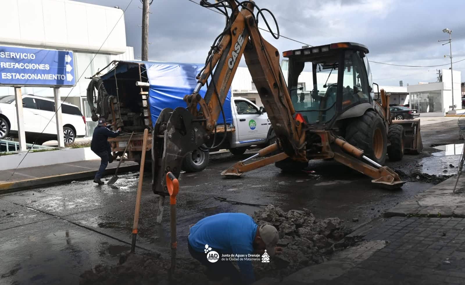 Gobierno de Beto Granados refuerza reparación de fuga de agua, en Sexta y Pedro Coronado