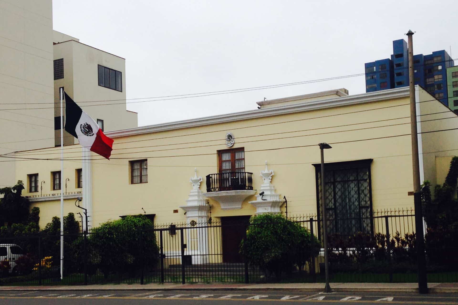 Tensión en Lima: Perú blinda la Embajada de México para evitar fuga de Betssy Chávez