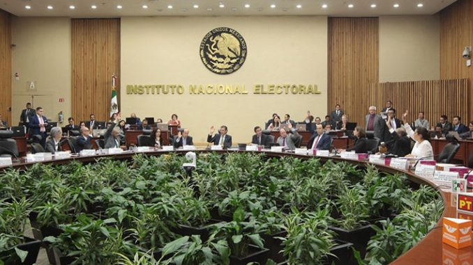 El INE impone multas millonarias a partidos por afiliaciones forzosas