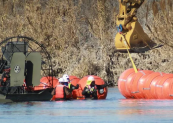 Muro flotante regresa al Río Bravo en el tramo que colinda entre Brownsville y Matamoros