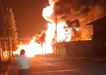 Explota bodega de huachicol en Villagrán, Guanajuato; evacúan a decenas de familias