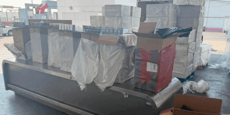 Aseguran más de 950 mil cajetillas de cigarros de contrabando provenientes de Japón
