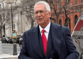 SAT da ultimátum a Salinas Pliego para cubrir adeudo millonario