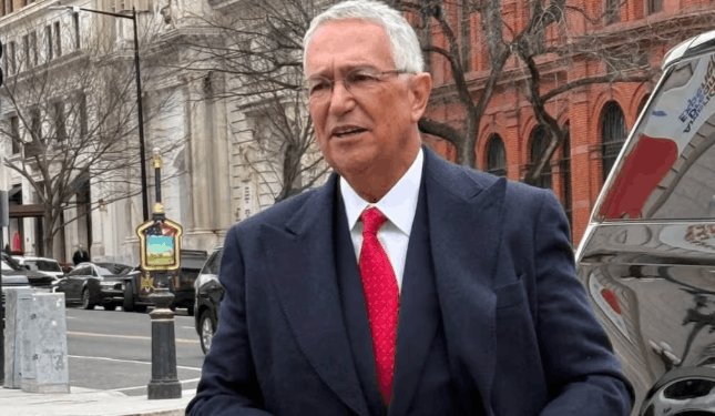 SAT da ultimátum a Salinas Pliego para cubrir adeudo millonario