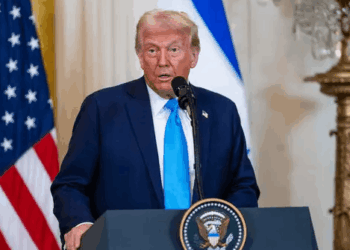 Trump dice que las reuniones de gabinete son tan largas que resultan aburridas