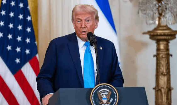 Trump dice que las reuniones de gabinete son tan largas que resultan aburridas