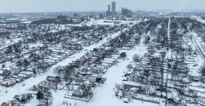 Tormenta invernal deja 30 muertos y apagones masivos en Estados Unidos