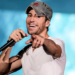 Enrique Iglesias evita apoyar públicamente a su padre Julio Iglesias tras escándalo
