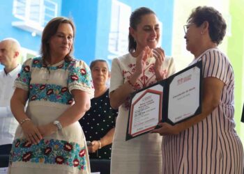 Sheinbaum entrega viviendas del Bienestar en Veracruz; Infonavit denuncia irregularidades en créditos