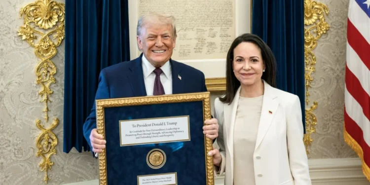 Inusual intercambio diplomático: Machado obsequia “simbólicamente” su Nobel a Trump