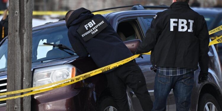 Agente de ICE mata a una mujer en Minneapolis durante operativo migratorio; autoridades locales rechazan versión oficial