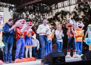 Beto Granados y Anita de Granados celebran el Día de Reyes con familias de Matamoros