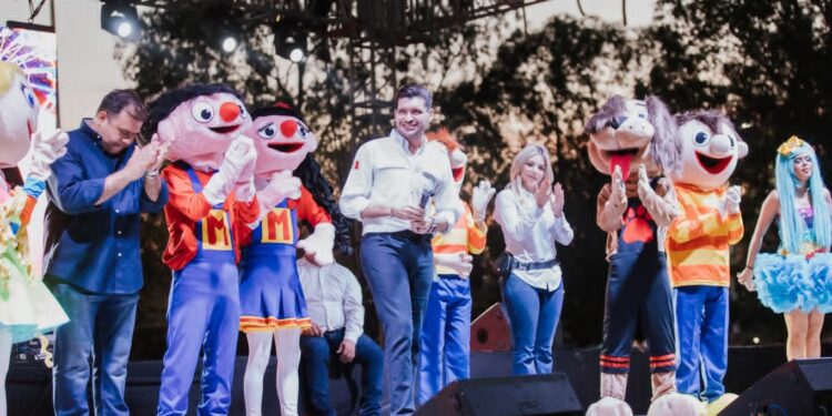 Beto Granados y Anita de Granados celebran el Día de Reyes con familias de Matamoros