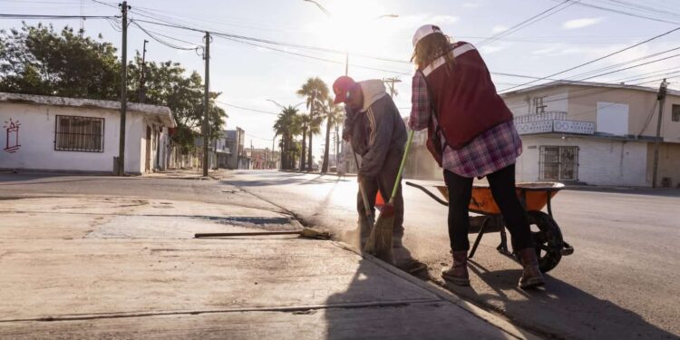 Gobierno de Beto Granados trabaja en colonias y avenidas principales de la ciudad