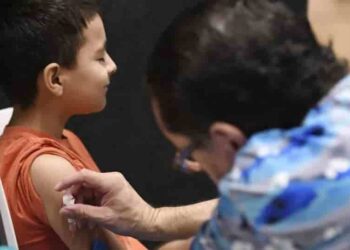 Giro en la salud pública de EE. UU.: Trump retira la obligatoriedad de cuatro vacunas infantiles