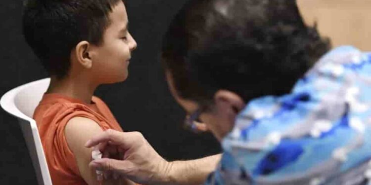 Giro en la salud pública de EE. UU.: Trump retira la obligatoriedad de cuatro vacunas infantiles