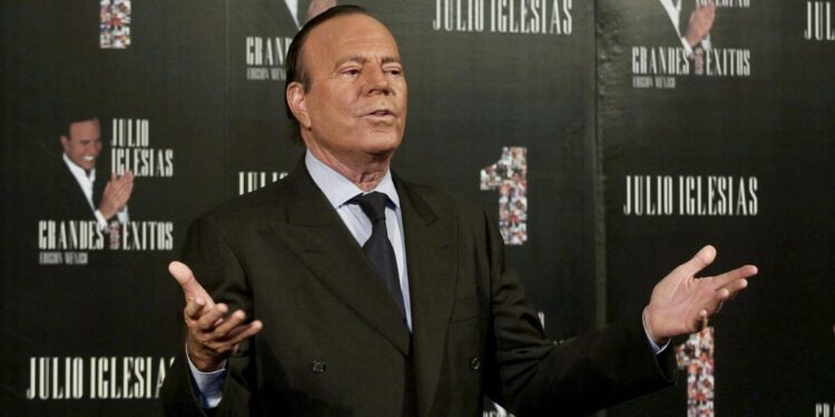 Julio Iglesias rompe el silencio: “Niego haber abusado de ninguna mujer”
