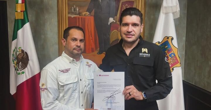 Alcalde Alberto Granados da la bienvenida al nuevo Coordinador de Protección Civil