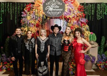 Noche de gala en las Fiestas Mexicanas con espectáculo y reconocimiento a invitadas especiales