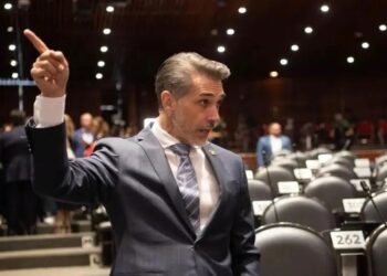 Morena suspende derechos partidistas de Sergio Mayer