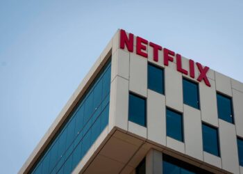Netflix se retira de la compra de Warner Bros. Paramount toma la delantera