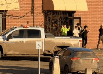 Autoridades investigan doble tiroteo que dejó 9 muertos en Canadá