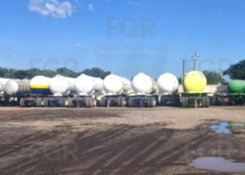 Operativo federal decomisa hidrocarburo y flota de vehículos en Minatitlán, Veracruz