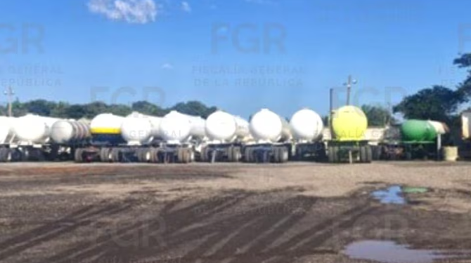 Operativo federal decomisa hidrocarburo y flota de vehículos en Minatitlán, Veracruz