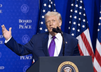 Corte Suprema de Estados Unidos frena aranceles y Trump habla de “decepción”