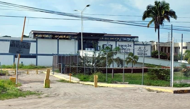 Se fugan 23 internos del penal de Puerto Vallarta tras ataque armado
