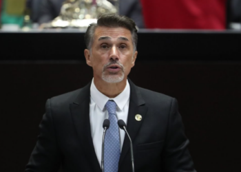 Comisión de Morena revisará licencia de Sergio Mayer para participar en reality