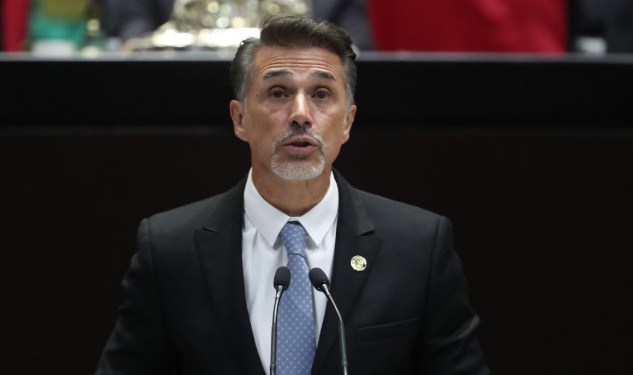 Comisión de Morena revisará licencia de Sergio Mayer para participar en reality