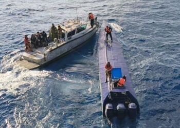 Marina asegura semisumergible con más de 4 toneladas de droga a 463 km de Manzanillo, Colima