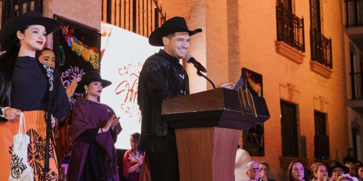 Orgullo y tradición se viven en el desfile de Cueras Heaberli: Beto Granados