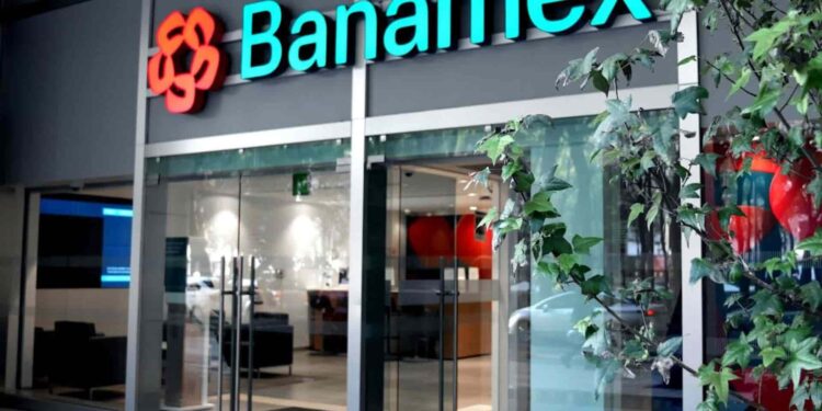 Banamex suspende operaciones en el Occidente del país tras jornada de violencia