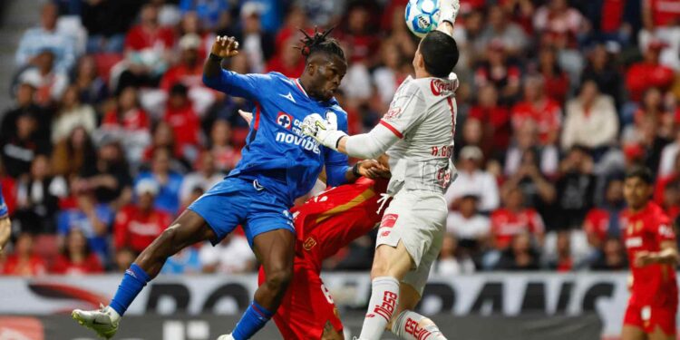Cruz Azul rescata el empate en el Infierno y Chivas se escapa: Así cerró la Jornada 5