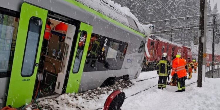 Avalancha provoca descarrilamiento de tren en Suiza; cinco personas resultan heridas en Valais