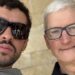 Tim Cook sorprende con una selfie junto a Bad Bunny antes del Super Bowl 2026
