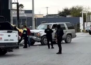 Persecución y choque culminan en balacera en Reynosa; rescatan a persona privada de la libertad