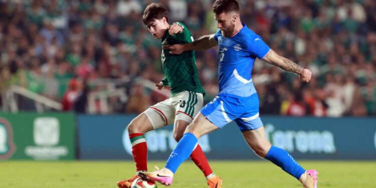 México golea 4-0 a Islandia: Un respiro de confianza y seguridad en Querétaro