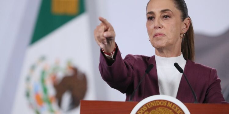 “Ellos tendrán que explicar”: Sheinbaum exige claridad a EE. UU. sobre el cierre aéreo en El Paso