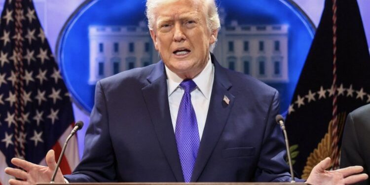 Trump eleva arancel global al 15 % tras fallo de la Corte Suprema y agita tensiones comerciales